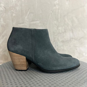 Ecco Ankle Boots Womens 38 US 7 Gray Suede Magnet Hydromax Booties Comfort Shoes